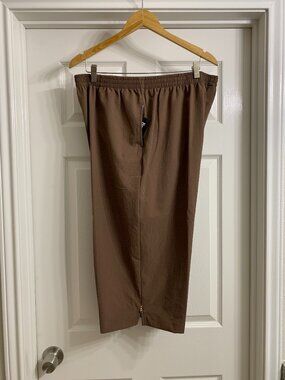 BonWorth Brand Women's Brown Capri Pants, Size XL (NWT)